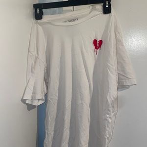 Riot Society broken heart t-shirt. Size L. Great Condition.